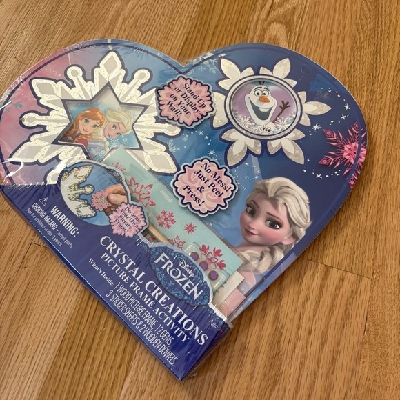 Anna, Elsa, and Olaf Crystal Creations HEART PICTURE FRAME ACTIVITY KIT Frozen - Picture 6 of 8